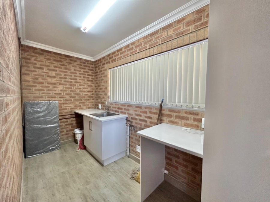 4 Bedroom Property for Sale in Wavecrest Eastern Cape